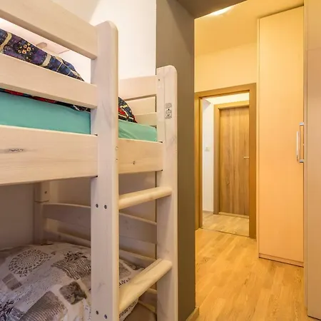 Ozzie Luxury Apartman *