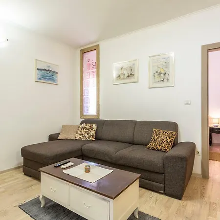 Ozzie Luxury Apartman Split